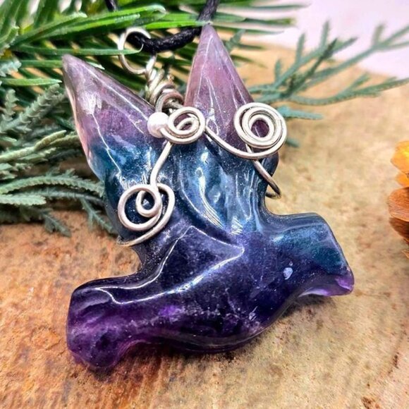 Beautiful Nature Fluorite Hand Carved Flying Dove Pendant Necklace - Picture 1 of 10